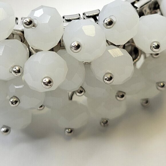 Vintage Milk Glass Stretch Bracelet - Picture 7 of 11